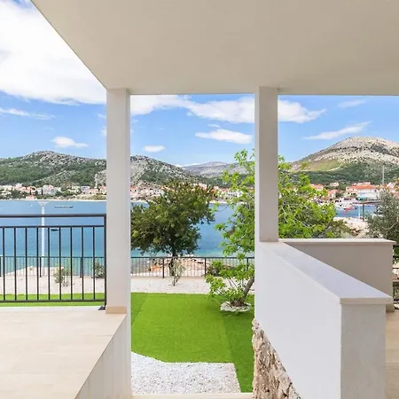 Luxury Beachfront Villa Seget Vranjica