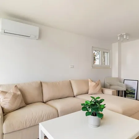 Nova Lux, New-build Beachfront 别墅 *