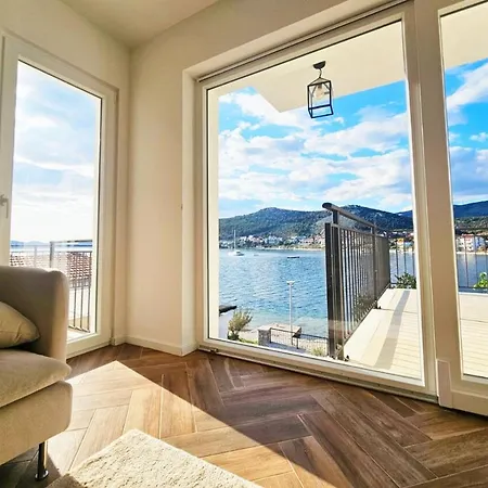 Luxury Beachfront Villa Seget Vranjica