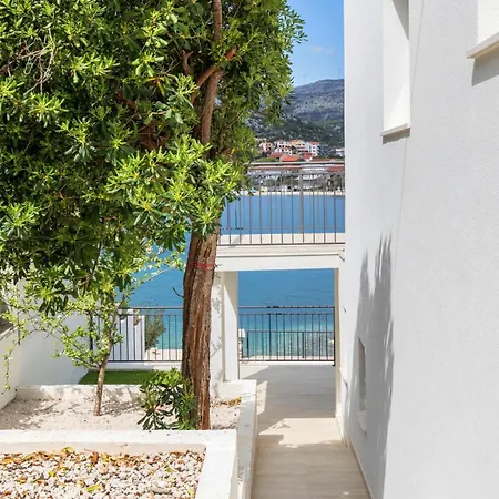 Luxury Beachfront Villa Seget Vranjica