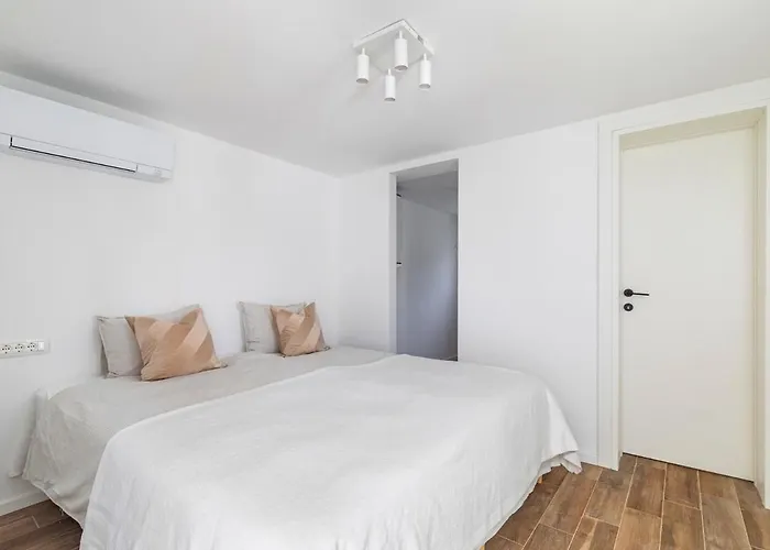 Villa Nova Lux, New-build Beachfront Seget Vranjica