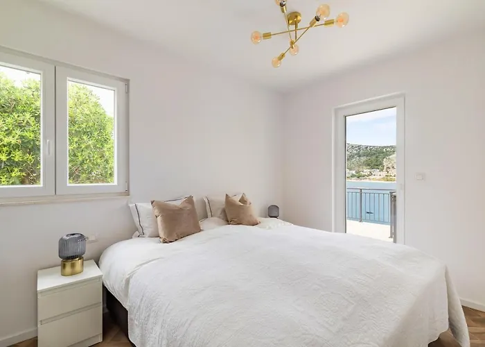 Nova Lux, New-build Beachfront Seget Vranjica