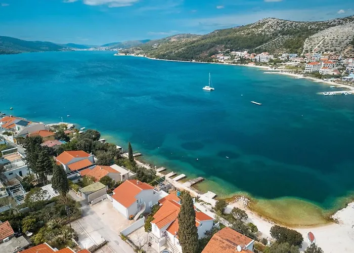 Nova Lux, New-build Beachfront * Seget Vranjica