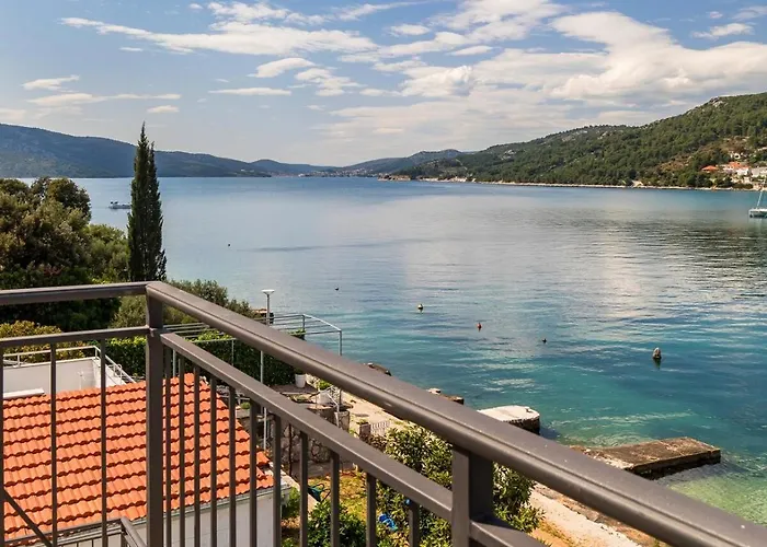 Nova Lux, New-build Beachfront * Seget Vranjica