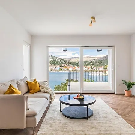 Nova Lux, New-build Beachfront * Seget Vranjica