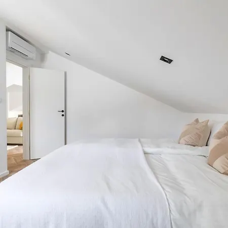 Nova Lux, New-build Beachfront Βίλα Seget Vranjica