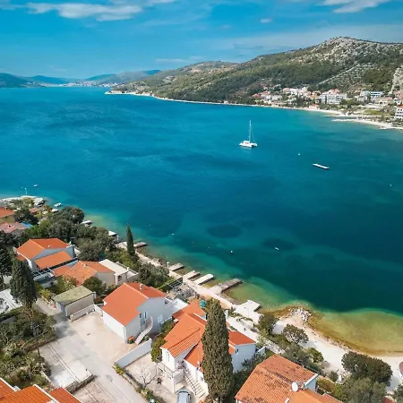 Nova Lux, New-build Beachfront * Seget Vranjica